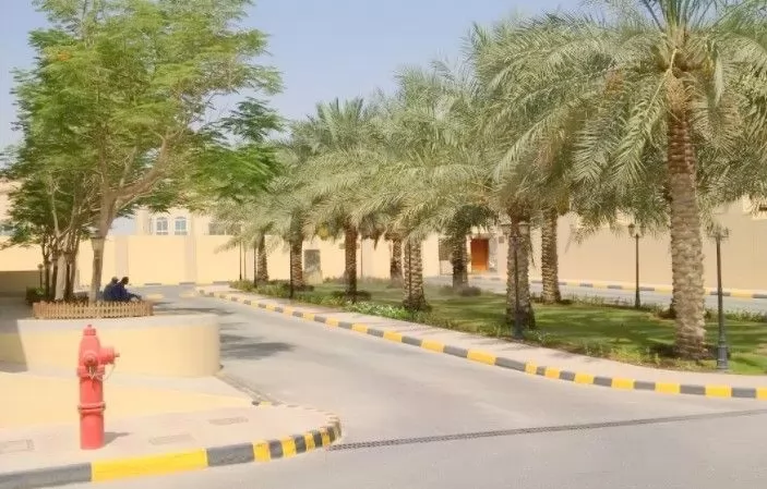 Résidentiel Propriété prête 5 chambres S / F Villa à Compound  a louer au Al-Sadd , Doha #9863 - 3  image 